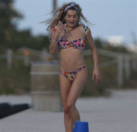 chelsea leyland in bikini beach in miami 11 30 2016