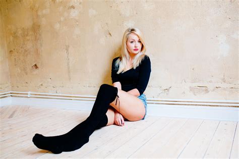 wallpaper black women blonde long hair sitting wall dress jean