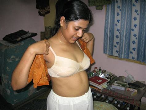 Tamil Aunties Photo Albums Beautiful Mallu Aunties Showing Her Boobs