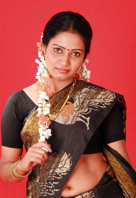 indian actresses hot unseen sexy pictures tamil item girl naisa in saree unseen pictures