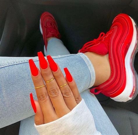 Follow Trυυвeaυтyѕ For More ρoρρin Pins‼️ Cute Red Nails Chic