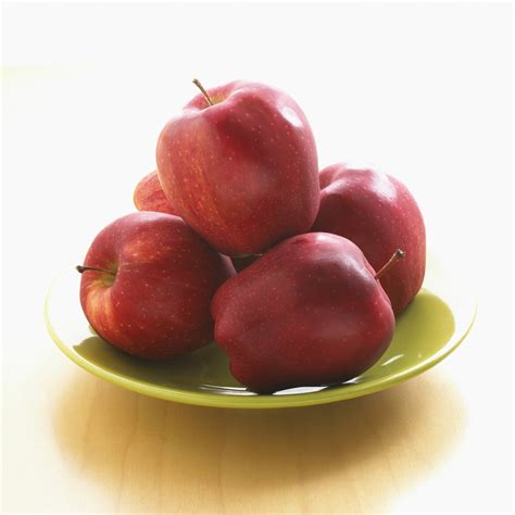 gambar menanam buah makanan merah menghasilkan sayur mayur