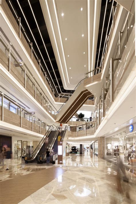 pin  roy  floor shopping mall interior shopping mall design retail space design