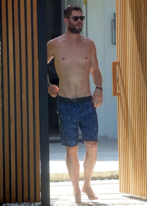 Chris Hemsworth Best Shirtless Celebrity Pictures Of 2019 Popsugar