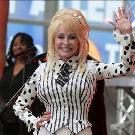 Pin By Jeannette Williams ♡browneyedg On Dolly Parton Who