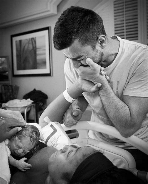 10 powerful shots of delivery room dads that will make