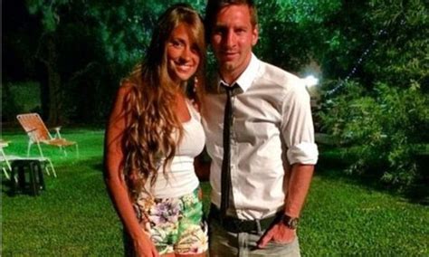 fit again lionel messi takes picture with wife before returning to
