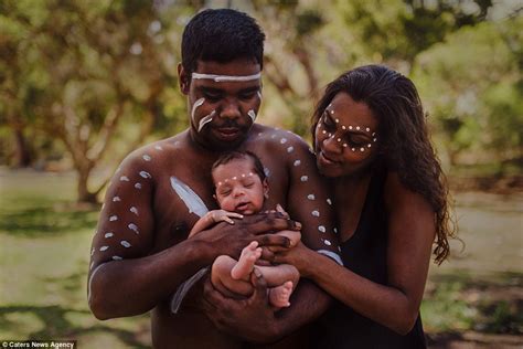 Bobbi Lee Hille S Photos Of Aboriginal Newborns And