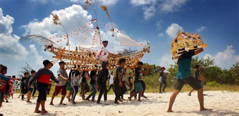 tradisi asal bangka belitung  mampu menarik  wisatawan
