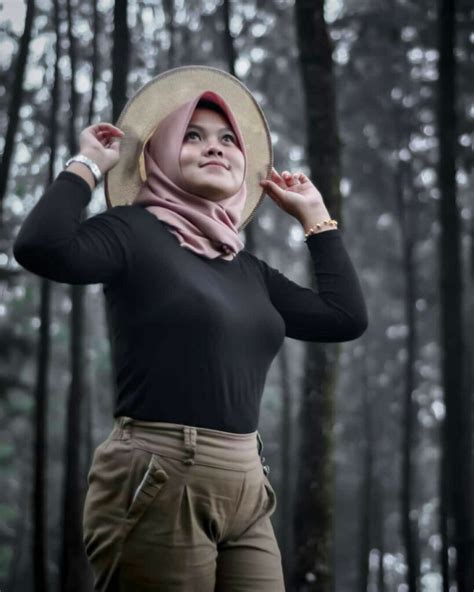 hunting foto model hijab  hutan pinus dzargon