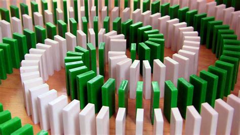 insane domino tricks spelen met dominos voor gevorderden freshgadgetsnl