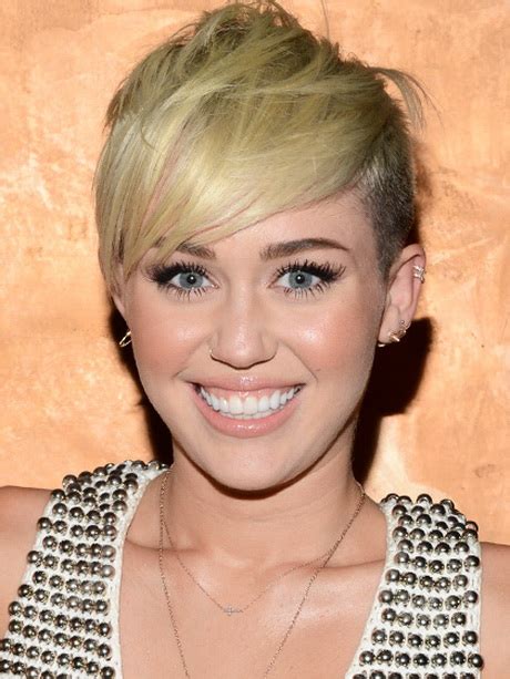 Short Haircuts For Women In Their 20s