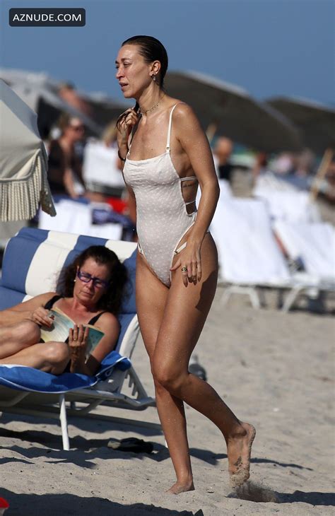 Alana Hadid Sexy With Marielle Hadid In Miami Beach In
