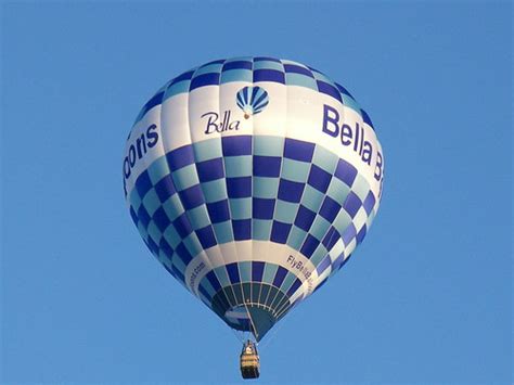 hot air  hot air balloon  flying   street pr flickr