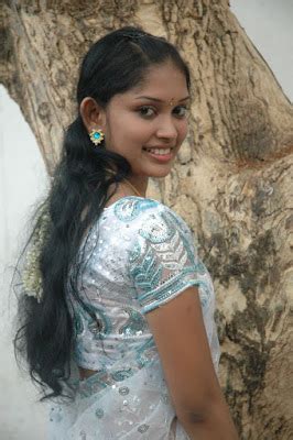 cap actress sri priyanka hot stills  spicy saree