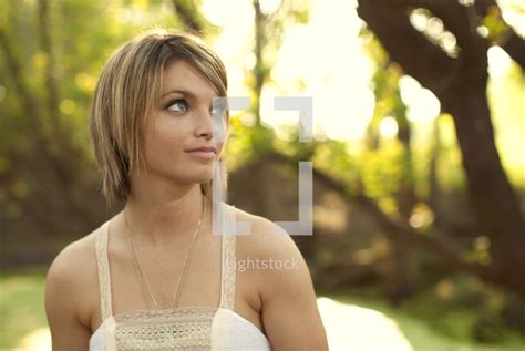 Short Haired Blonde Woman Profile — Photo — Lightstock