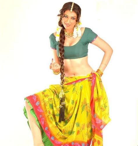 miss world 1999 indian actress and model yukta mookhey bare feet in saree wallpaper