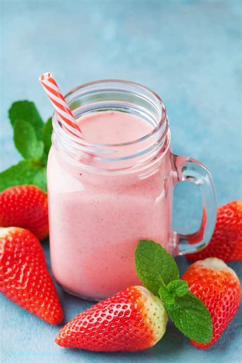 easy strawberry smoothie recipe  yogurt   calories