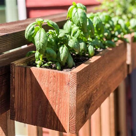 10 Diy Planter Box For Deck Railing