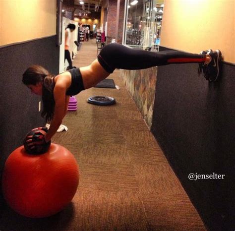 jen selter is why we love yoga pants 40 pictures