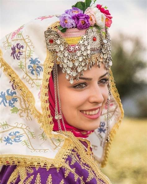 turkish girl from izmir in her amazing traditional costumes kızlar