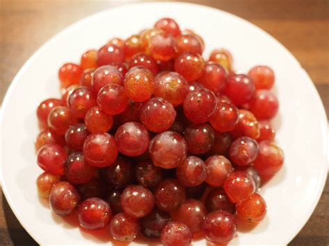 plate  red grapes image  stock photo public domain photo