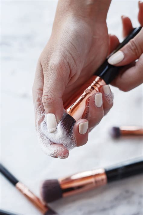 clean  makeup brushes properly  chriselle factor