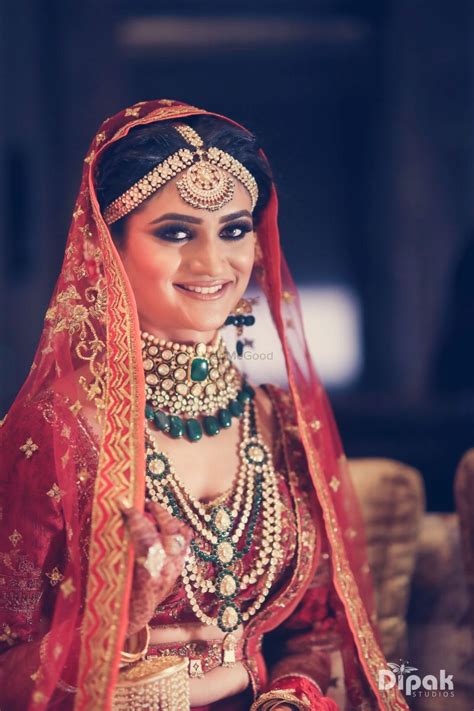 contrasting jewellery ideas to pair and wear with your red lehenga