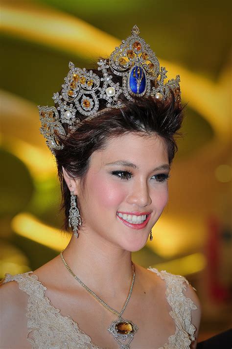 Thailand Beauty Queen “miss Thailand 2006” Creatively