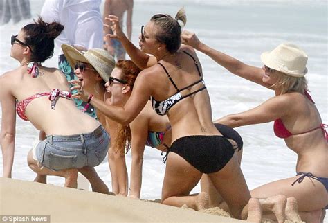 kaley cuoco shows off bikini body with ryan sweeting on mexican trip daily mail online