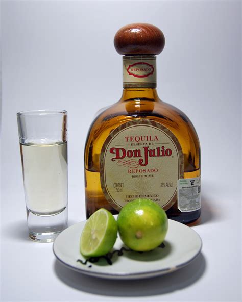 betooochas botella de tequila por alberto castaneda valencia