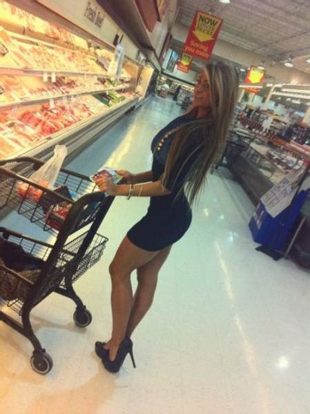 hot women have to go to the grocery store just like the rest of us 45 pics