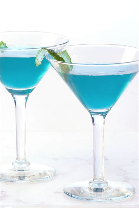 beautiful blue cocktails   absolutely mesmerizing blue
