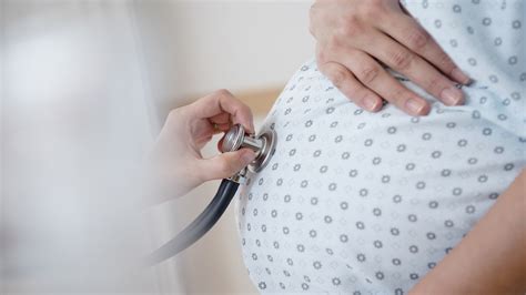 nine months pregnant — symptoms health and development