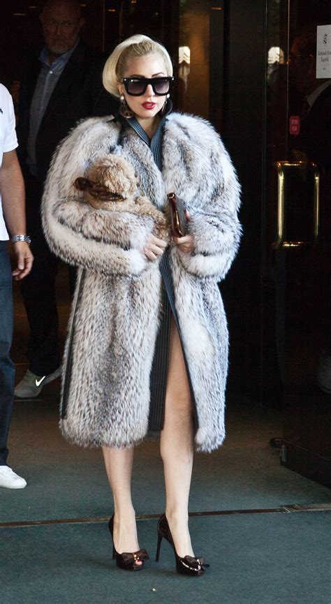 Celebrity Women That Wear Fur