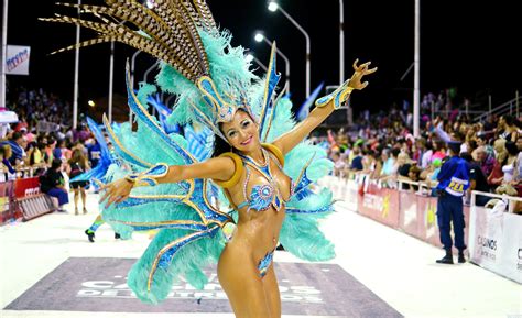enjoy hourglass bodies of latina divas on carnival 25