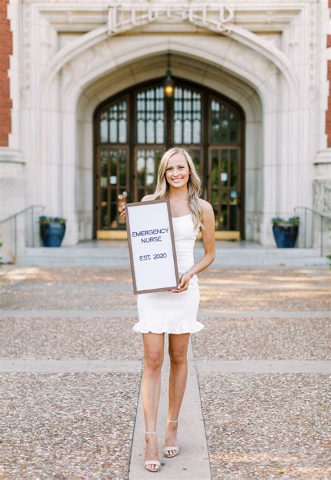 senior picture prop ideas nursing graduation pictures senior picture