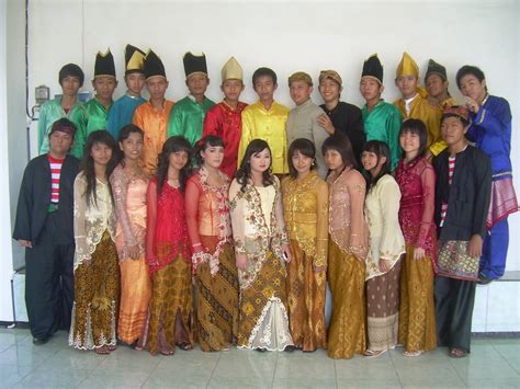 pakaian tradisional indonesia kebudayaan  indonesia
