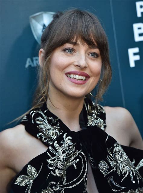 Flipboard Twitter Is Freaking Out Over Dakota Johnson Closing Her