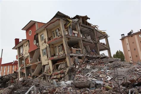 rueyada deprem goermek deprem olmasi ev yikilmasi mynet trend