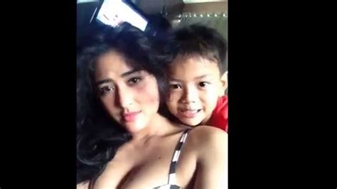 Dewi Persik Capek Banget Picitin Mama Ya Gegeb Video Peribadi Keek