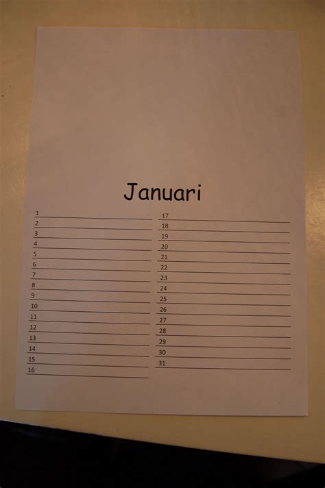 zelf een kalender maken de kinderen kunnen een mooie tekening maken op iedere maand cadeau