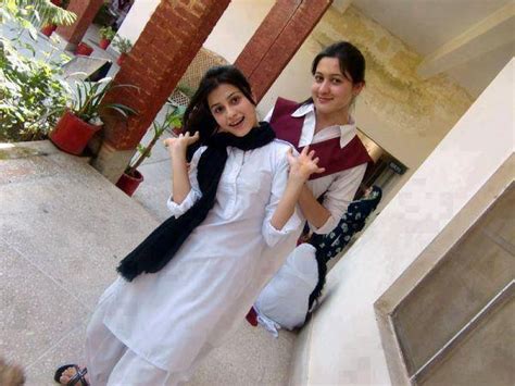 Karachi Beautiful Girls New Pictures Download In High Quality Pakistani