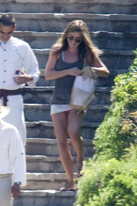Jennifer Aniston Hot In A Bikini Photo 13