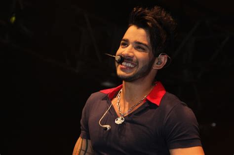 ferveÇÃo gusttavo lima diz em palco de show em