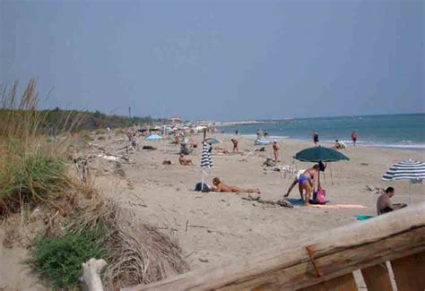 Scandalo A Licola Scoperta Spiaggia Per Scambisti