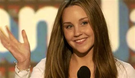 amanda bynes roams naked on streets fans pray for her as gets placed