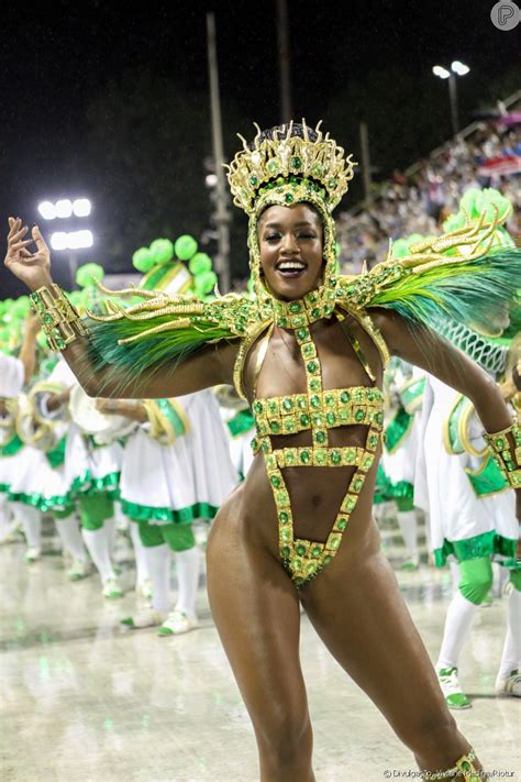 iza estreia como rainha de bateria da imperatriz leopoldinense na serie   carnaval  rio de