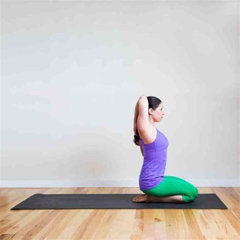 step  beginners tips  benefits vira hero yoga pose means work