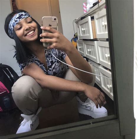 Mszsantana 🤩 Mirror Selfie Female What To Wear